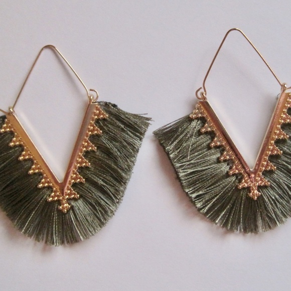Fringed Green BOHO Earrings BNWOT - Picture 6 of 7